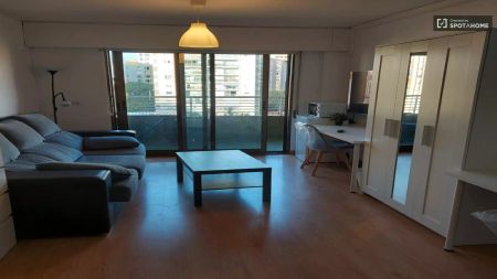 Rooms for rent in 3-bedroom apartment in Ciutat Jardi - Photo 5