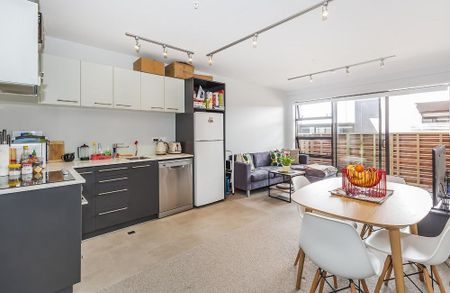 Welcome to apartment 205 in Detroit Apartments. - Photo 3