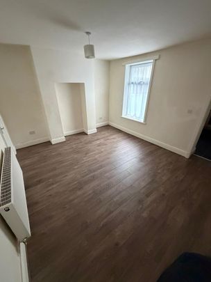 2 bedroom end of terrace house to rent - Photo 1