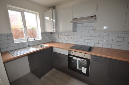 2 Bed Semi-Detached House, Ascot Gardens, LS10 - Photo 4