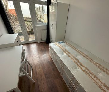 Room in a Shared House, Roxeth Hill, HA2 - Photo 1