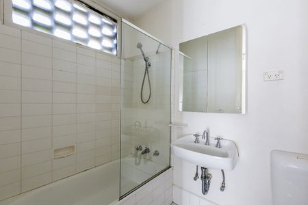 PERFECT LOCATION ONE BEDROOM APARTMENT ON MATHOURA! - Photo 5