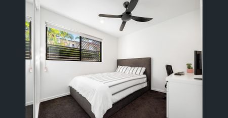 MODERN UNIT LIVING IN PRIME CARINA HEIGHTS LOCATION - Photo 3