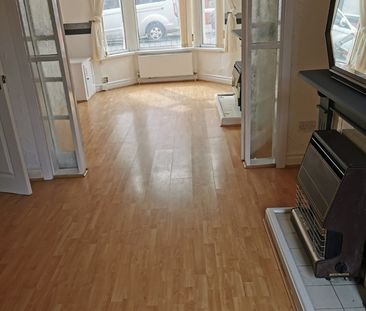 3 Bed Terraced House, Linwood Road, CH42 - Photo 2