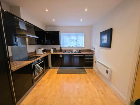 3 bedroom maisonette to rent - Photo 4