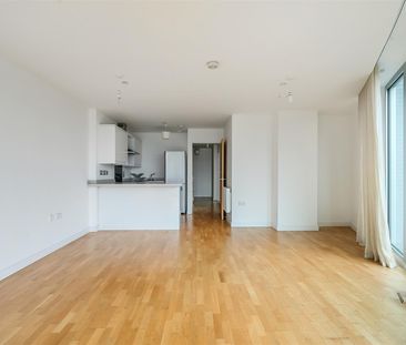 The Eye, Glass Wharf, Bristol - Photo 3