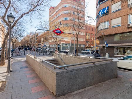 Excellent 3 Bedroom apartment for rent in Retiro, Madrid - Photo 3