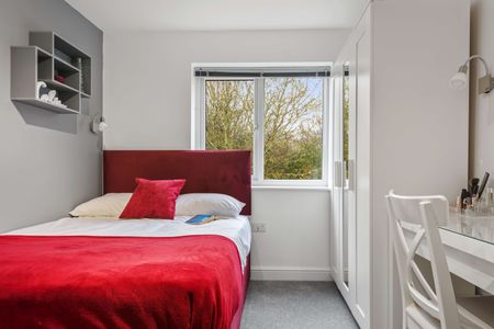 High quality house share - with separate WFH Office - in the Leisure Village, close to town centre and train station - Photo 5