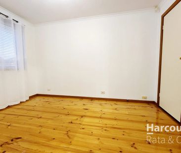 Stylish Single Level Living! - Photo 3