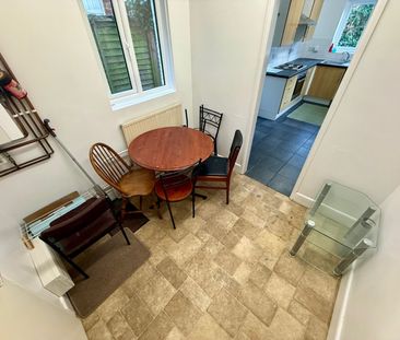 5 bedroom semi-detached house to rent - Photo 3