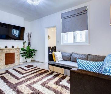 3 bedroom terraced house to rent - Photo 2