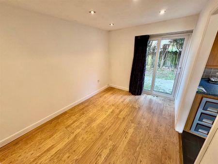 4 bedroom detached house to rent - Photo 3