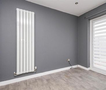 3 bedroom end of terrace house to rent - Photo 3