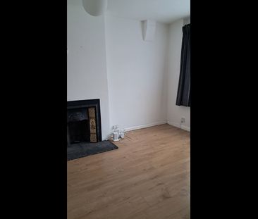 3 Bed Semi-Detached House, Wandle Court Gardens, CR0 - Photo 2