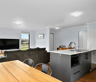 Modern Home, Great Location - Photo 2