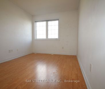 Townhouse For Lease | N8129364 - Photo 2