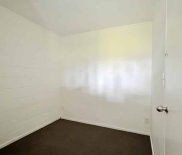 One-Bedroom Apartment with Parking in Mt Wellington - Photo 5