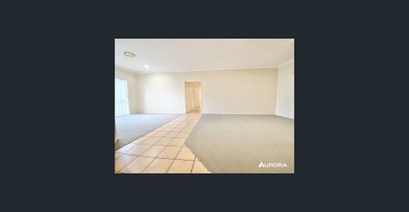 LARGE FAMILY HOME WITH A POOL! - Photo 5