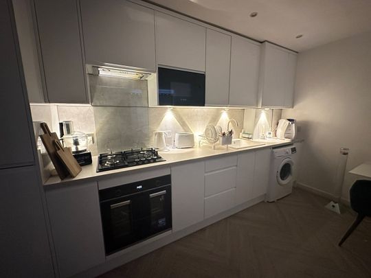 Room in a Shared House, Follett Street, E14 - Photo 1