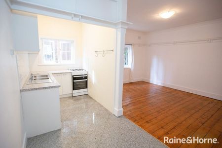 GARDEN APARTMENT IN THE PERFECT BEACHSIDE LOCATION - Photo 5