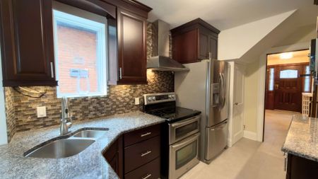 For Lease - 533 Hillsdale Avenue, Toronto, Ontario - Photo 2