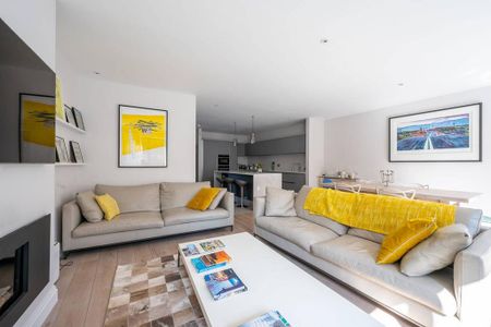 3 bedroom detached house to rent - Photo 2