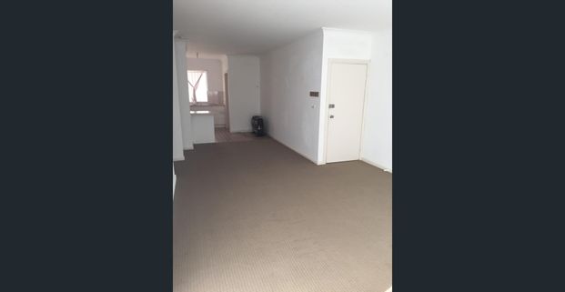 Well positioned 2 bedroom apartment - Photo 1