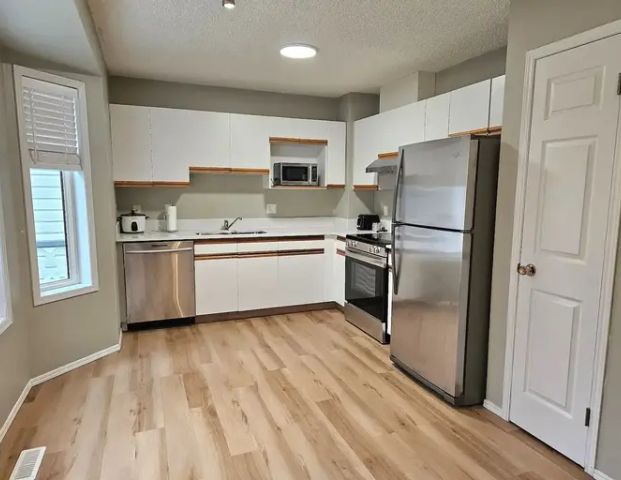 Room for Rent Walking Distance Grey Nuns/Millwoods TC | Edmonton - Photo 1