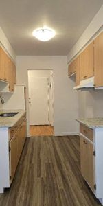 5 1/2 Renove Chauffé, Eau Chaude Entrée Laveuse et Sècheuse Decembre. - Photo 3