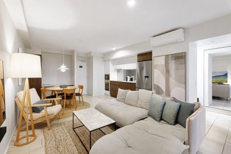 Modern furnished Mooloolaba Apartment with Panoramic Hinterland Views - Photo 2