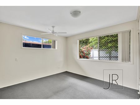 2 Ensenada Court, Broadbeach Waters QLD 4218 - House For Rent | Domain - Photo 2