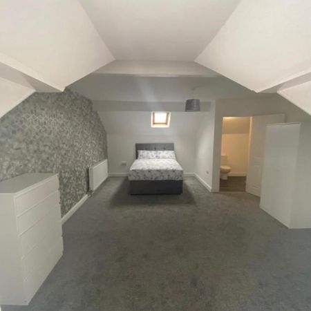 1 bedroom in a house share to rent - Photo 3