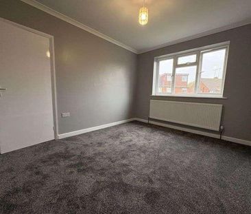 Stirling Close, Uxbridge, UB8 - Photo 3