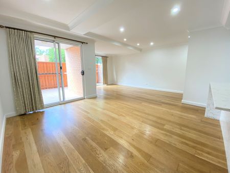 Sunlit, Spacious & Exceptionally Located - A Must-See Three-Bedroom Apartment! - Photo 3