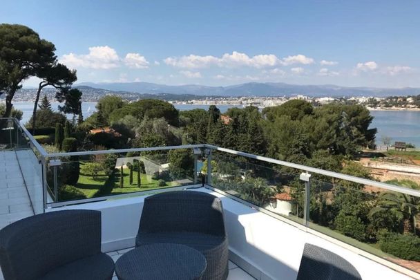 SUPERBE VILLA MODERNE AVEC VUE MER AU CAP D'ANTIBES - Photo 1