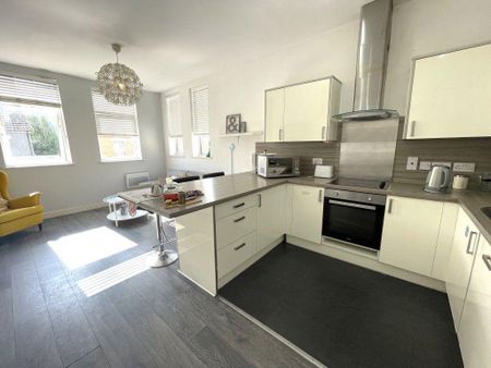 1 bedroom in a house share to rent - Photo 3