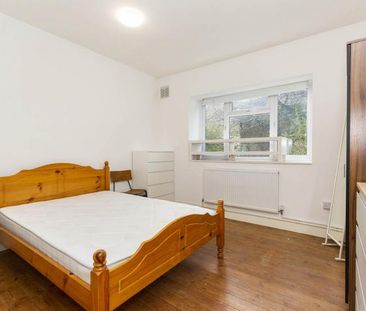 Located in the heart of Shoreditch a modern 2 bedroom flat - Photo 5