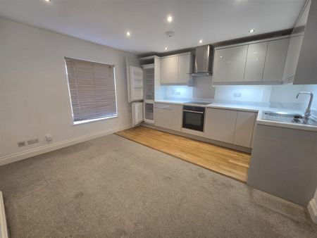 Lower Church Road, Burgess Hill RH15, London - Photo 2