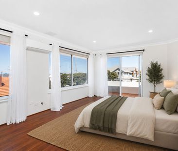 Spacious Family Home with Pool & City Views – Unfurnished - Photo 5