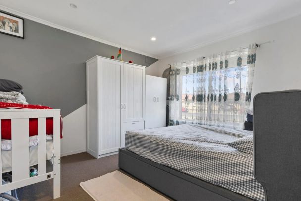 Neat & Low-Maintenance 2-Bedroom Unit in Convenient Kilburn - Photo 1