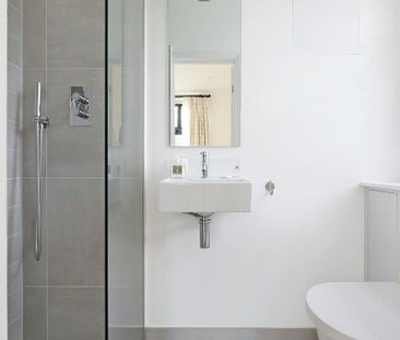 3 bedroom flat to rent - Photo 6