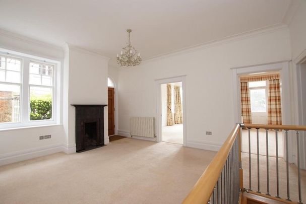 4 bedroom maisonette to rent - Photo 1