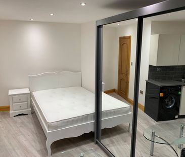 Studio Flat, Norbury Avenue, CR7 - Photo 2