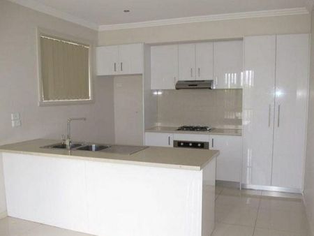 Modern Townhouse - Photo 3