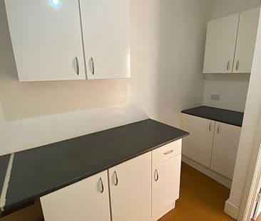 £850 PCM, Two Bedroom Second Floor Flat in Custom House, Dock View ... - Photo 3