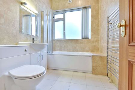 Spacious six bedroom home with double garage and garden located in Southborough - Photo 3