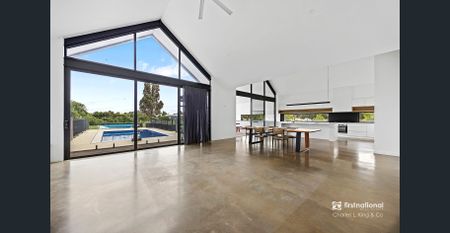 Timeless Design Meets Curated Luxury – Just 5km from Echuca - Photo 5