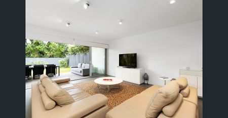 Stylish Family Living in the Heart of Clovelly - Photo 5