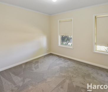 Freshly Updated 3-Bedroom Townhouse in Quiet Court Location - Photo 3