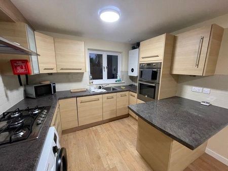 1 bedroom in a house share to rent - Photo 5